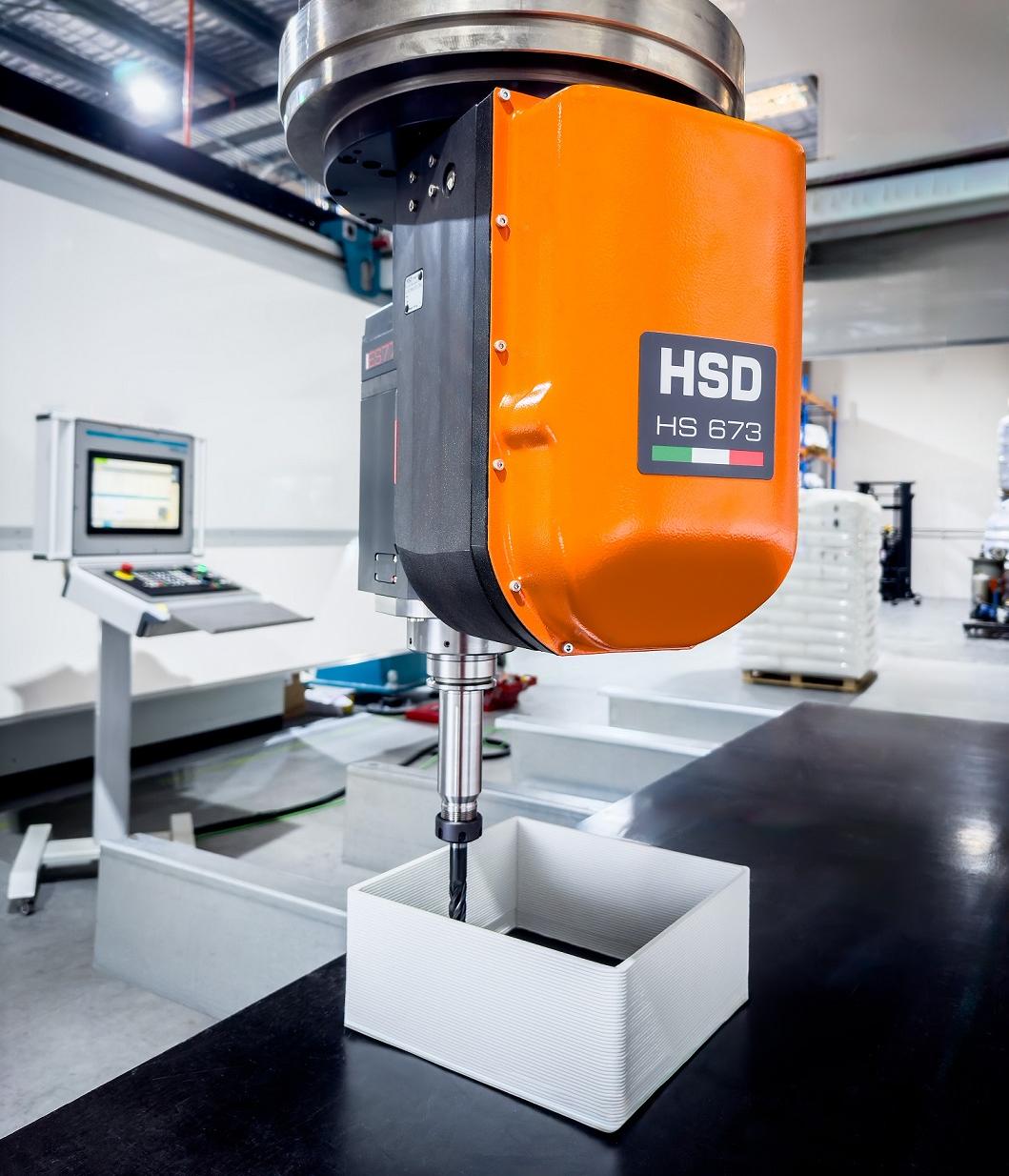 5-Axis Milling Head HS673 with a milling tools